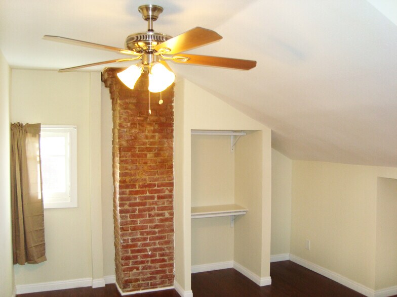 Building Photo - 1380 W 30th St