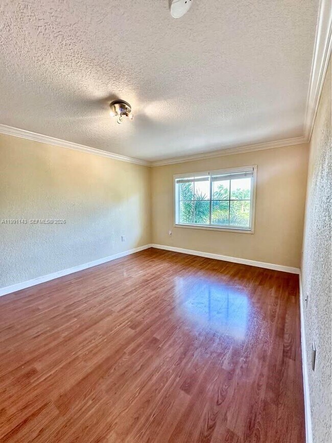 Building Photo - 151 NE 16th Ave