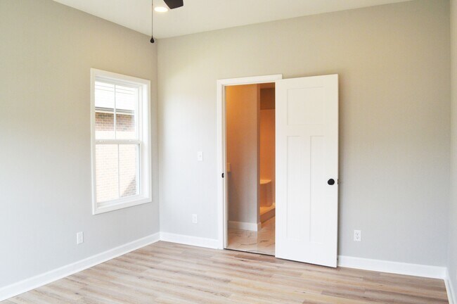 Building Photo - 1430 Village Lp