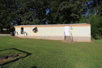 Building Photo - Enjoy the charm of country living!