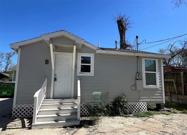 Primary Photo - 3402 Chickering St