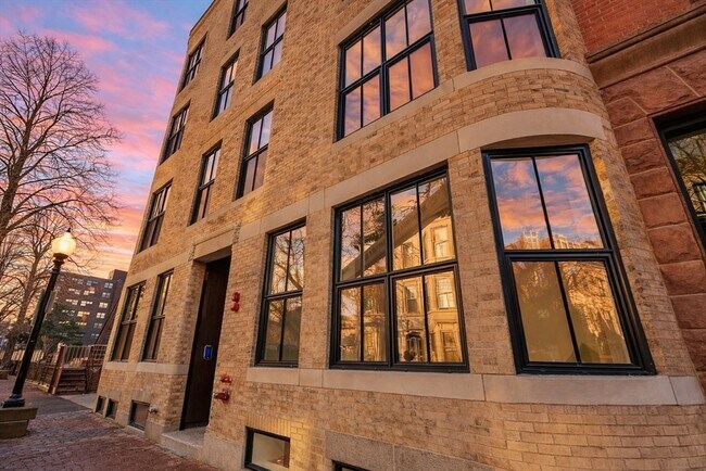 Building Photo - 144 Worcester St