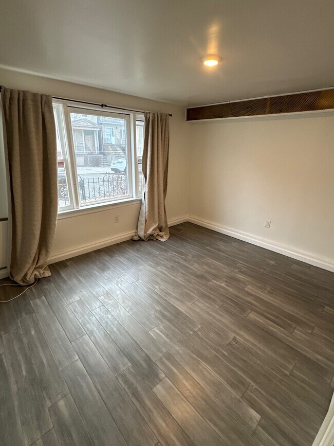 Building Photo - 110 Grace St