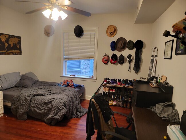 Building Photo - 7627 N Greenview Ave