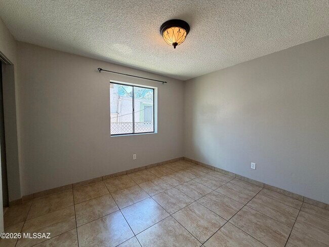Building Photo - 1354 W Sonora St