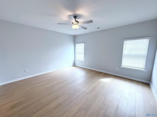 Building Photo - 169 Little Britain St