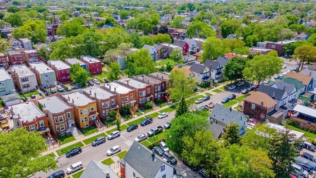 Building Photo - 5025 W Huron St