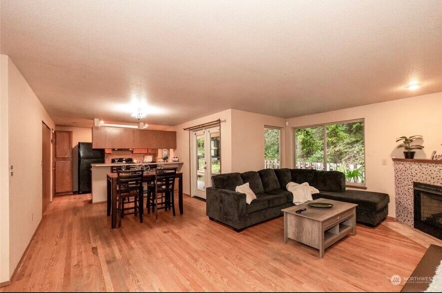 Living/Dining - 4100 Songbird Ln NW