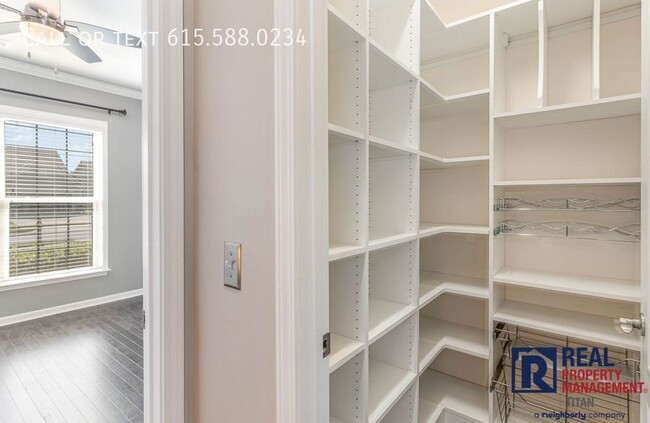 Building Photo - 810 Clay Pl