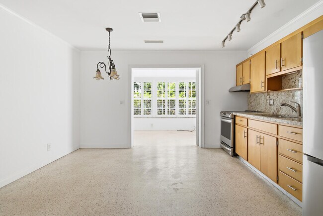 Building Photo - 205 Rutland Blvd