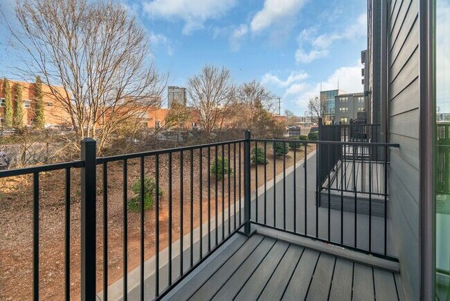 Building Photo - Stunning 3-Bedroom Townhouse in the Heart of South End!