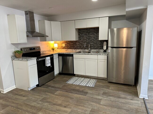 Building Photo - 734 E 59th St