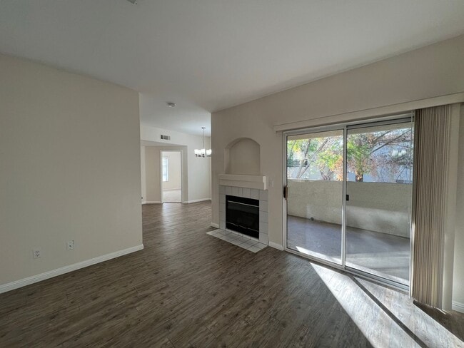 Building Photo - BEAUTIFUL UPGRADED CONDO/MANY AMENITIES - 3 BED, 2 BATH