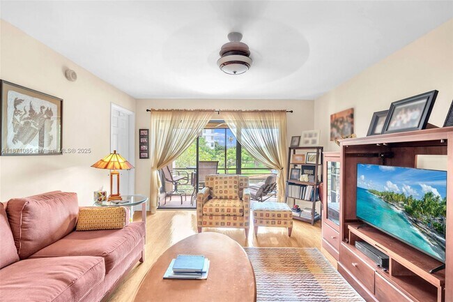 Building Photo - 2311 S Cypress Bend Dr