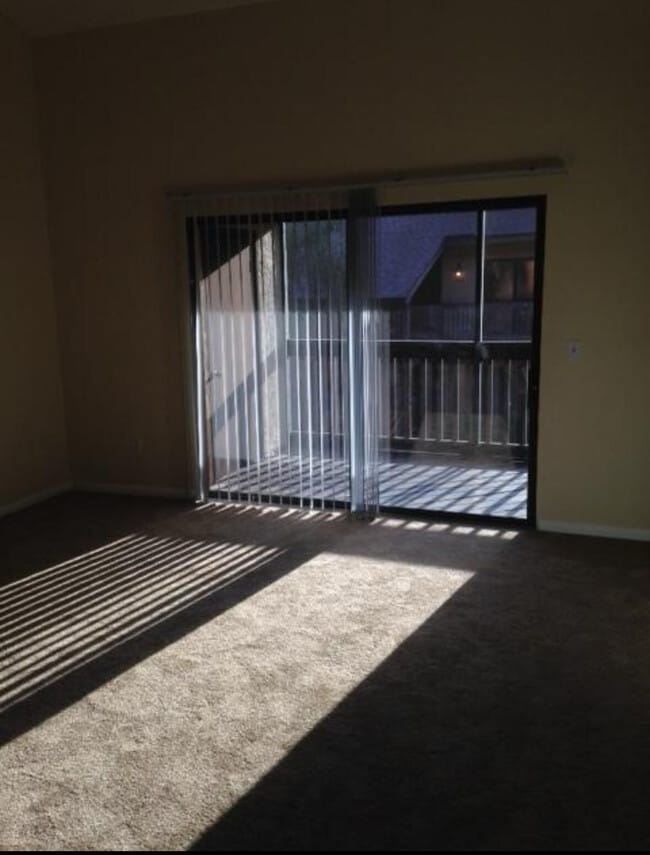 Building Photo - 510 Lakeview Dr E