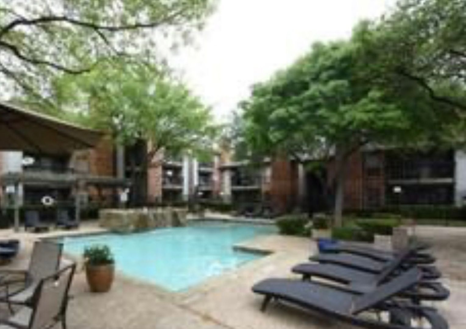 Building Photo - 18333 Roehampton Dr
