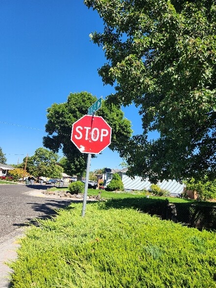 Building Photo - 710 Catskill St