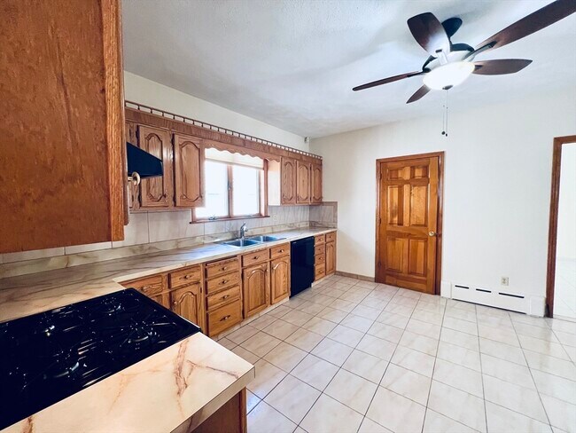 Building Photo - 34 Medford St