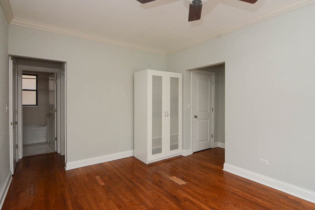Building Photo - 722 W Addison St