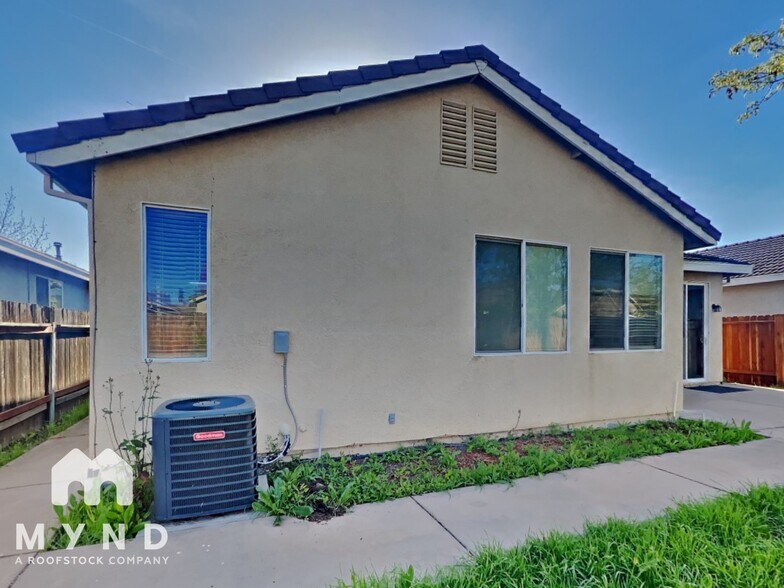 Building Photo - 5945 Caddington Way