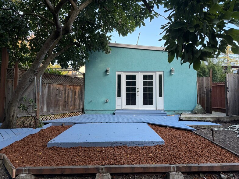 Building Photo - 5746 Robinhood Dr