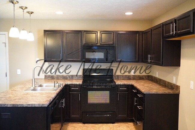 Building Photo - 3 Bedroom 2 bathroom home