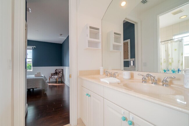 Building Photo - 4510 Island Reef Dr