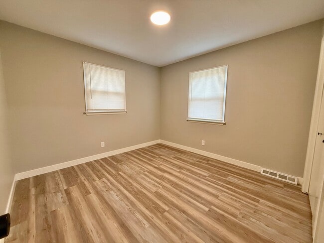 Building Photo - 1710 Carriage Hill Dr