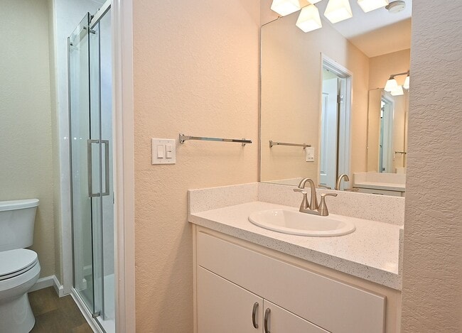 Building Photo - $3190 -- Beautifully Remodeled Townhome in...