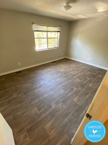 Building Photo - 2146 Charles St