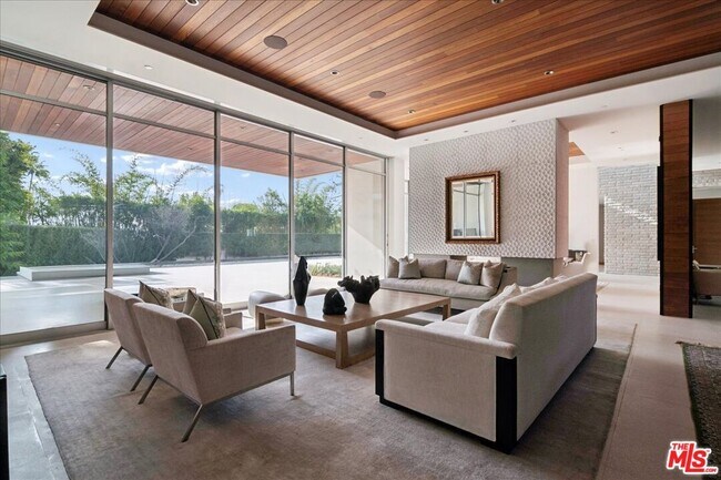 Building Photo - 1232 Sunset Plaza Dr