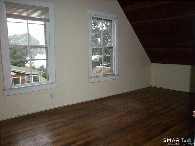 Building Photo - 12 Bluff Rd W