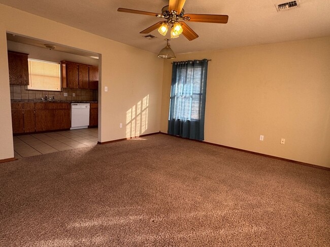 Building Photo - 1916 SW E Ave, Unit B- NOW AVAILABLE!