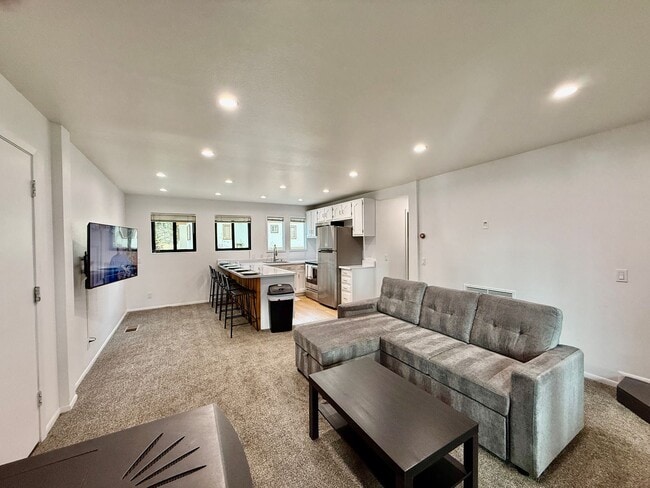 Building Photo - 41 Ridgecrest Dr