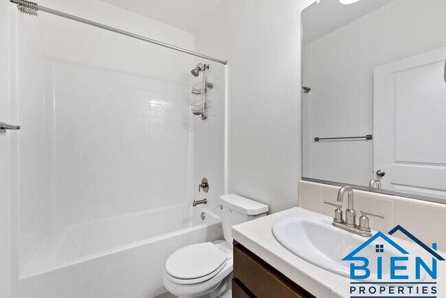 Building Photo - 1227 Las Rosas Ave