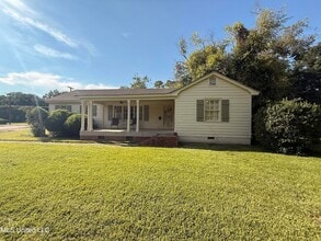 Building Photo - 501 Macarthur Ave
