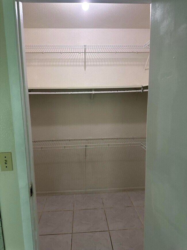 Building Photo - 1592 SE Burning Ct