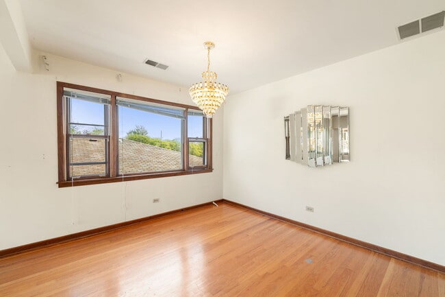Building Photo - 8427 W Windsor Ave
