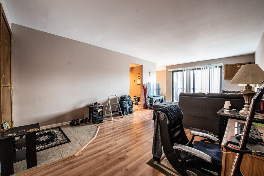 Building Photo - 5525 N Chester Ave