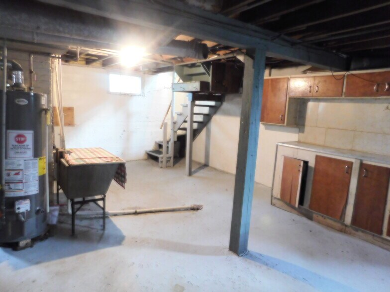 Building Photo - 230 W Summit St