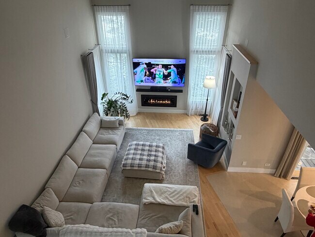 Building Photo - 525 Senon Dr