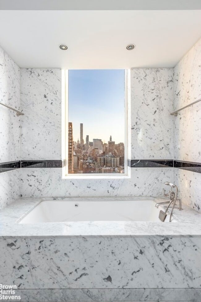 Building Photo - 188 E 78th St