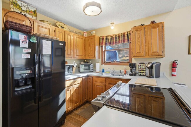 Building Photo - 610 Traci Ln