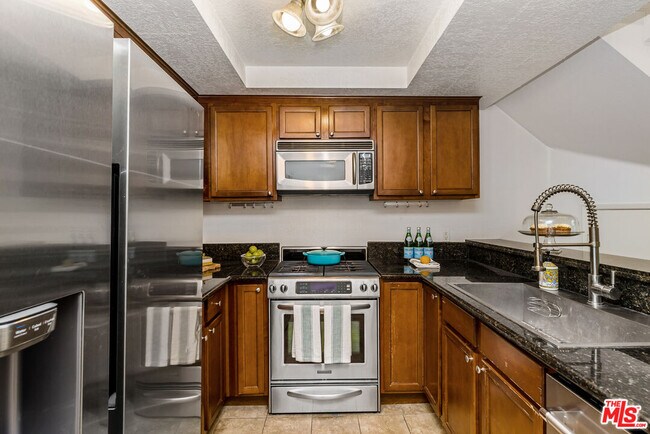 Building Photo - 1633 S Bentley Ave