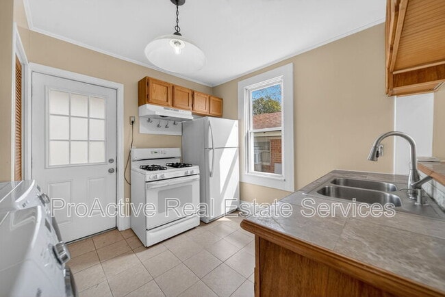 Building Photo - 1004 Woronoca Ave