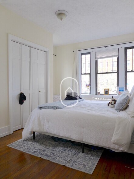 Building Photo - 14 Medfield St