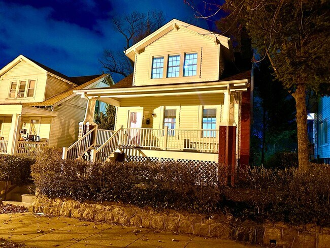 Building Photo - Detached 4 bed 3 bath. Pets Welcome!