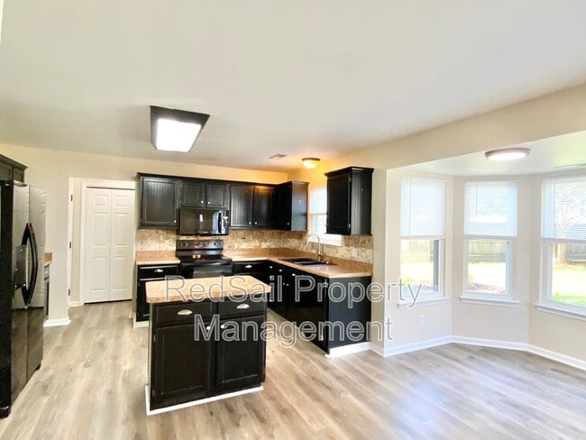 Building Photo - 1319 Pinecroft Ln