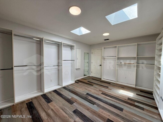 Building Photo - 2 Fairway Rd