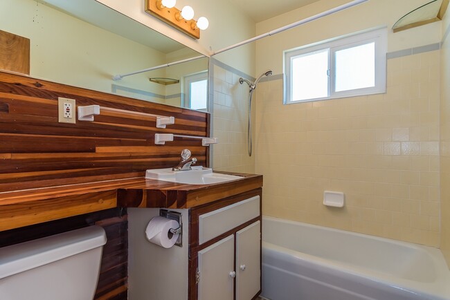 Building Photo - 2 bedroom, 1 bath house in Morro Bay